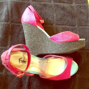 Oh!The fabulousness of these hot pink wedgie shoes